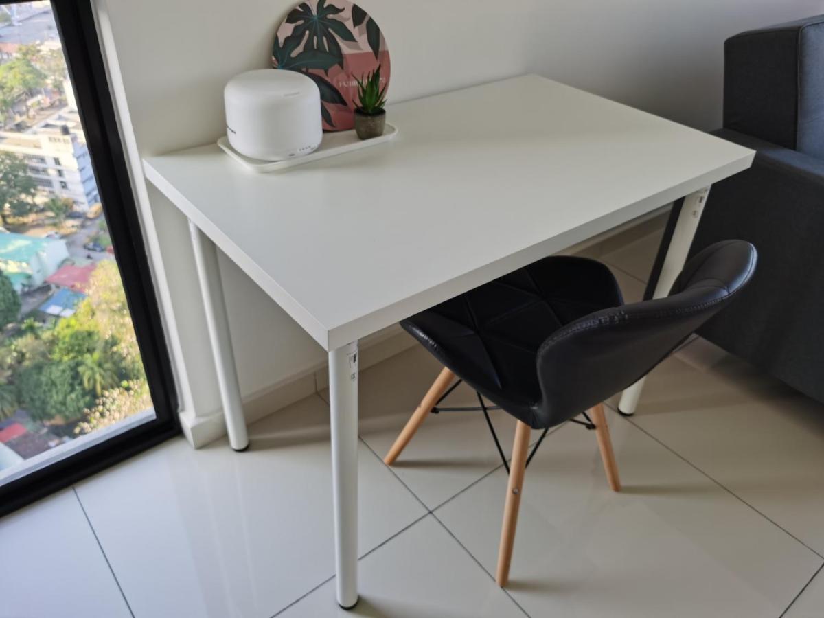 Beacon Exec Suites# Msg Chair#Disney Hotstar Джордж Таун Екстериор снимка